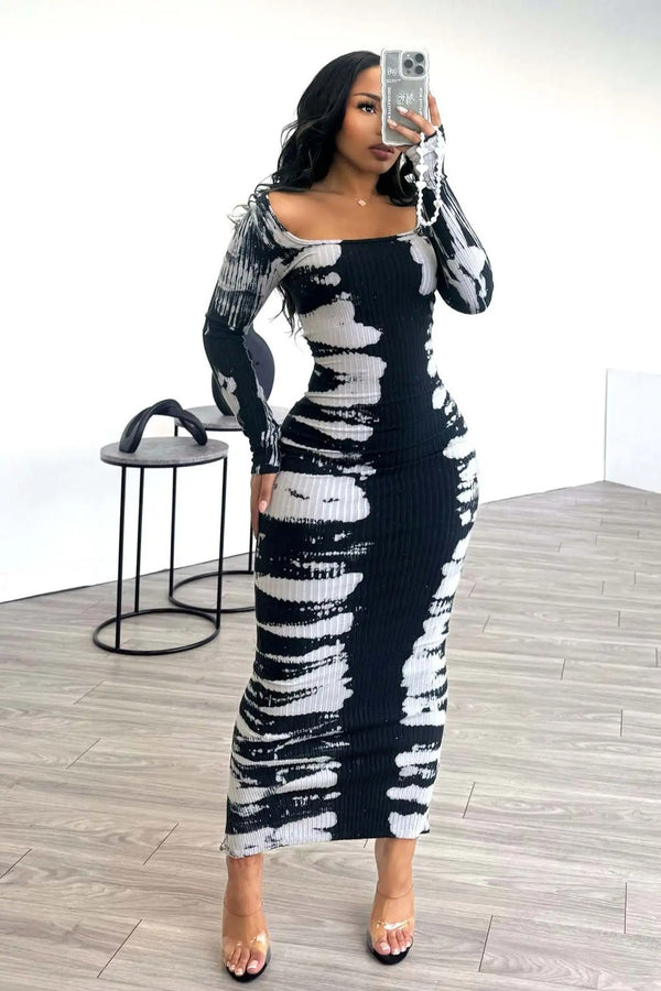 Robe Longue Moulante au Motif Abstrait Noir et Blanc