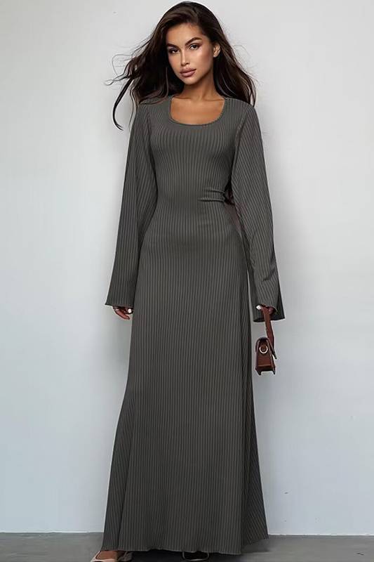 Robe Ajustée Avec Manches À Cloche